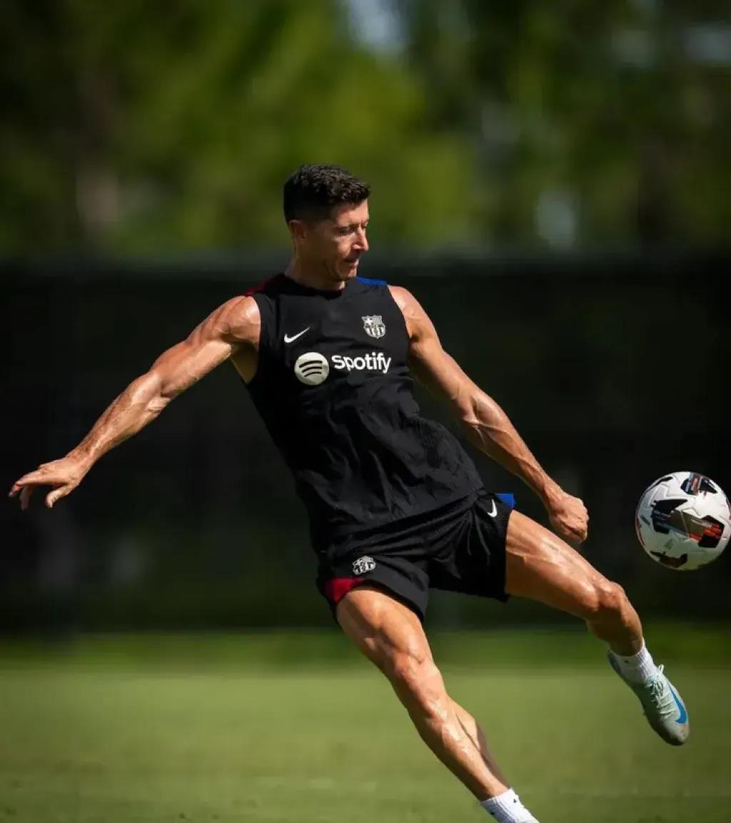 高赔率体育平台包含莱万多夫斯基重返赛场，最后时刻胜出首场状态出色，MAD观众沸腾！的词条