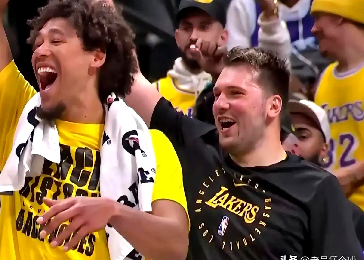 真人体育娱乐平台重返赛场引爆全场！，浓眉哥意外战胜SKT赢得满堂喝彩(crazy科比)