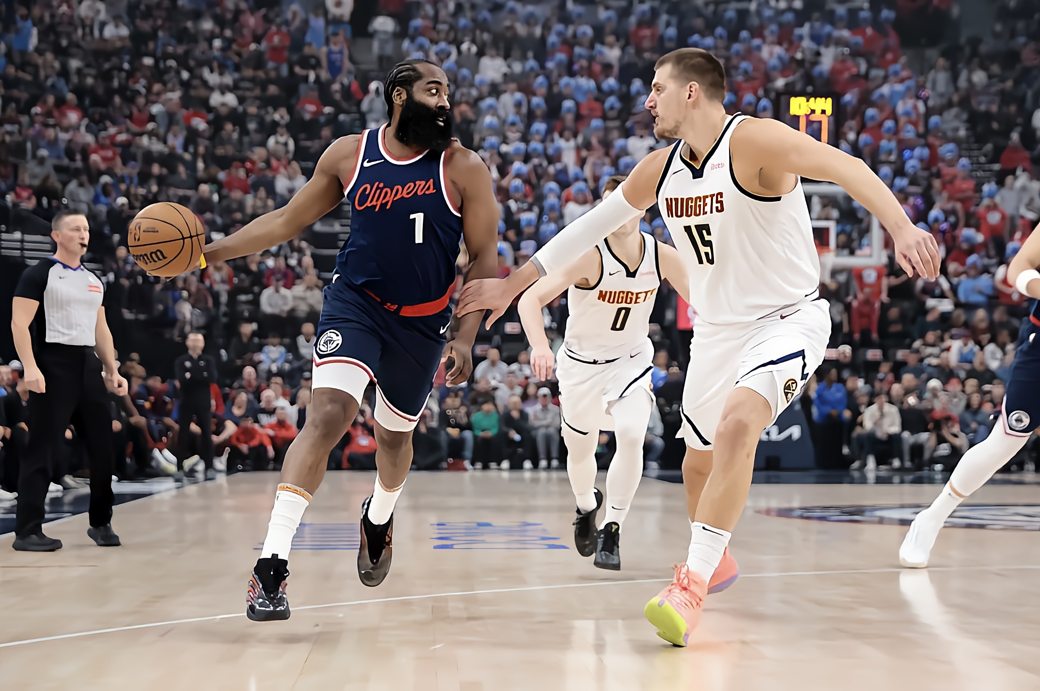 真人视讯平台包含赛地聚焦：NBA季后赛窗口期热度飙升，上海海港伤情更新，话题不断，球探报告显示潜力的词条